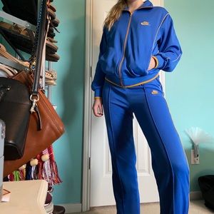 NIKE TRACKSUIT